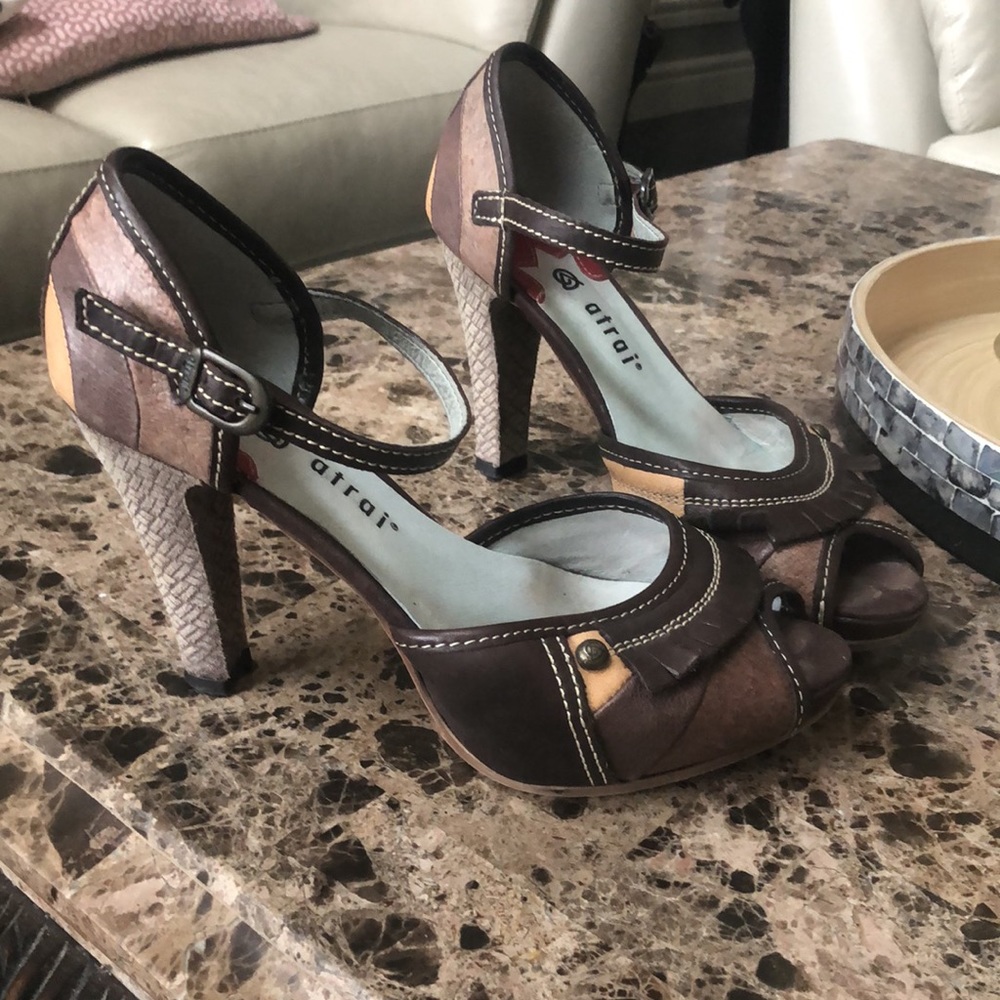 Atrai leather heels women’s size 9